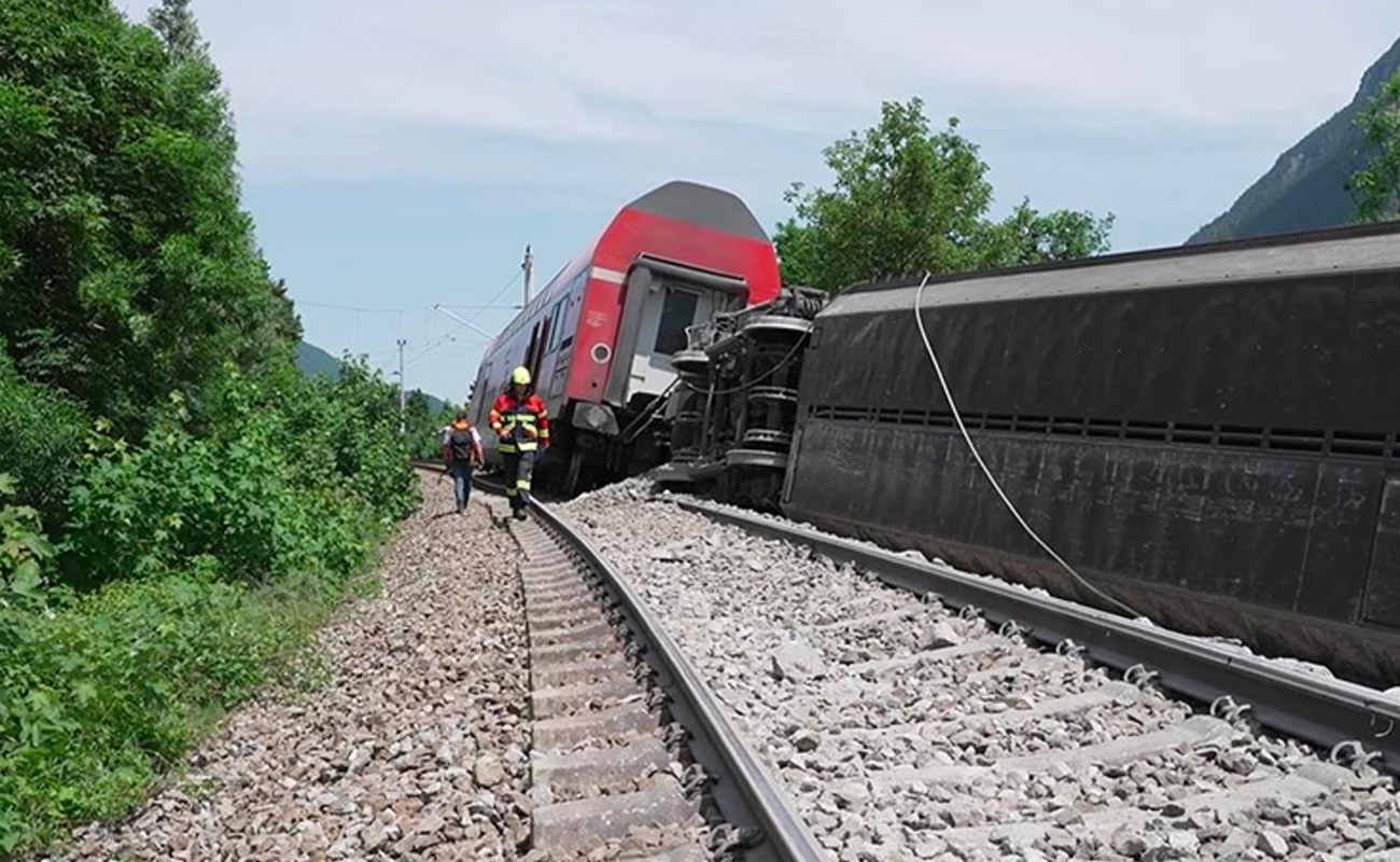 Bavyera’da tren kazası: En az 6 ölü, 15’i ağır 60 yaralı