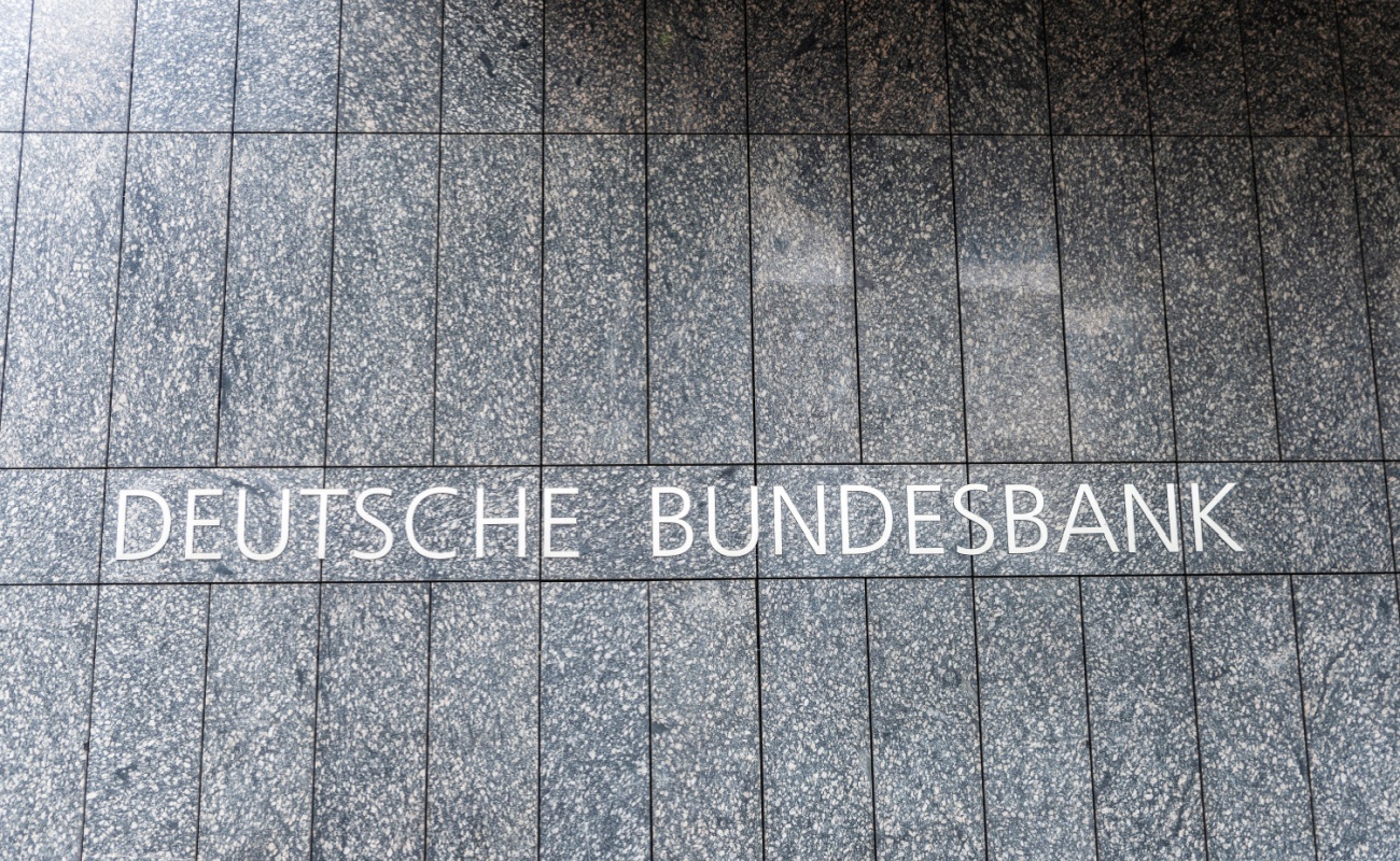 Bundesbank pembe tablo çizdi