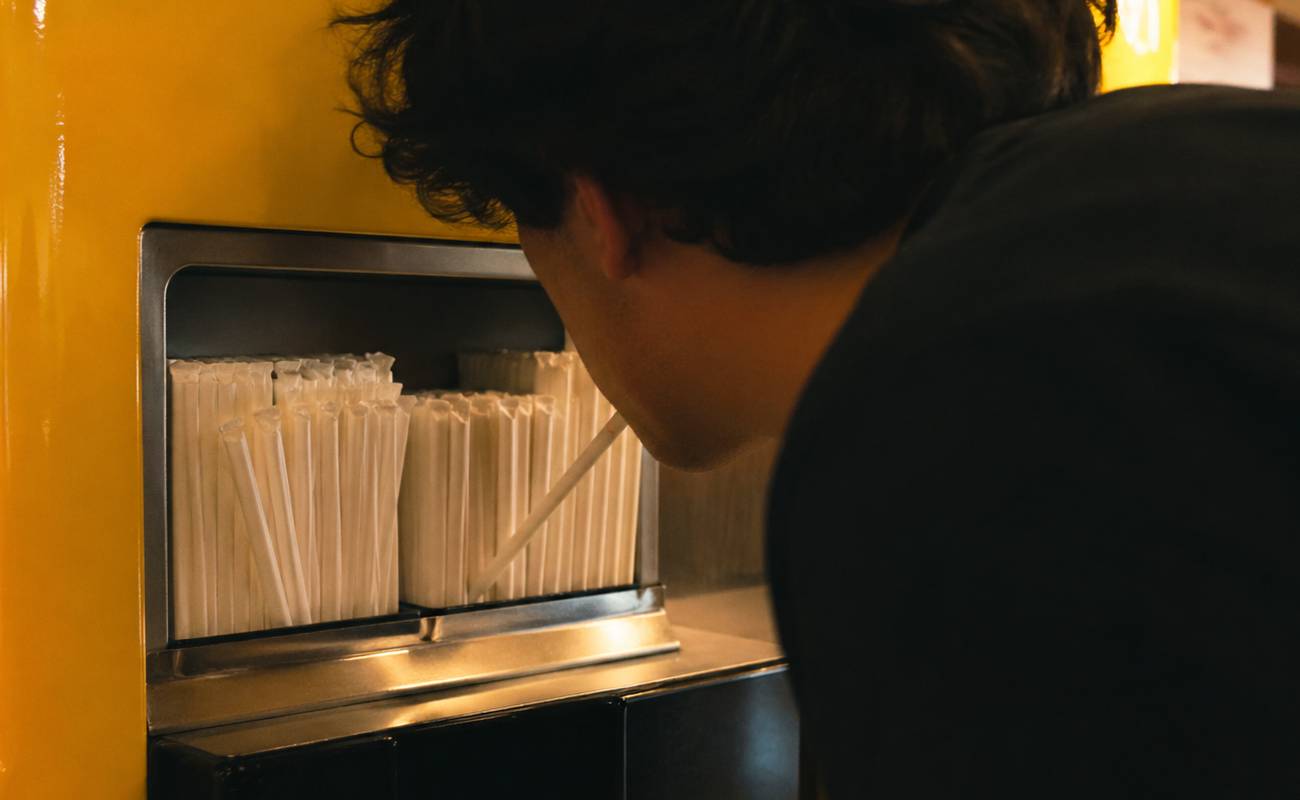 Singapur’da pipetleri yalayan Fransız gence hapis tehdidi